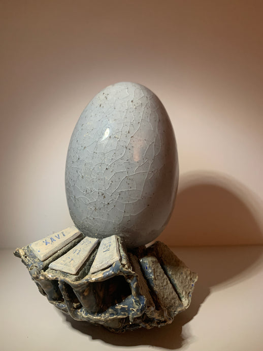 Arise II Keramisch object in de vorm van een ei is deze week als kado gegeven door een opdrachtgever.