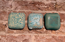 Afbeelding in Gallery-weergave laden, Keramisch 3 luikje | RememberYou  Turquoise No. 1  | 80x80mm