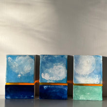 Afbeelding in Gallery-weergave laden, TINY WANDOBJECT KZDZNZKKN (IKZIEDEZONZAKKEN) ENCAUSTIC VI