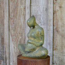 Afbeelding in Gallery-weergave laden, PREGNANT OKER BRONS |VERKOCHT OPLAGE 3/6 | KAN IN OPDRACHT BESTELD WORDEN |