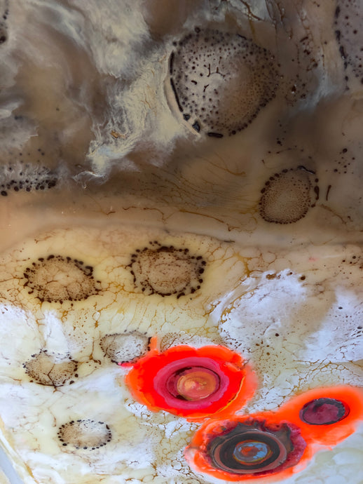 WANDOBJECT MOVING DOTS RED|ORANGE I ENCAUSTIC