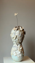Afbeelding in Gallery-weergave laden, BUTTERFLIES | STEENgoed | Keramiek | H 45 cm B 10 cm D 10 cm
