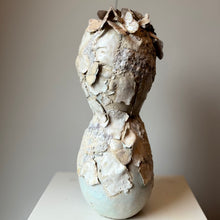 Afbeelding in Gallery-weergave laden, BUTTERFLIES | STEENgoed | Keramiek | H 45 cm B 10 cm D 10 cm
