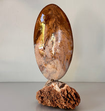 Afbeelding in Gallery-weergave laden, RUSTPUNT | STEENGOED | MINERALE STEEN | HOOGTE 28CM | BREEDTE 13 CM
